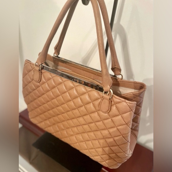 Talbots Tan Napa Leather Tortoise Trim Quilted Handbag Classic
Retail $219.99 - Picture 3 of 16